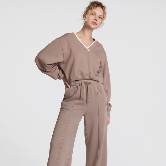 PINK Victoria Secret Premium Fleece V-Neck Sweater - Picture 3 of 9